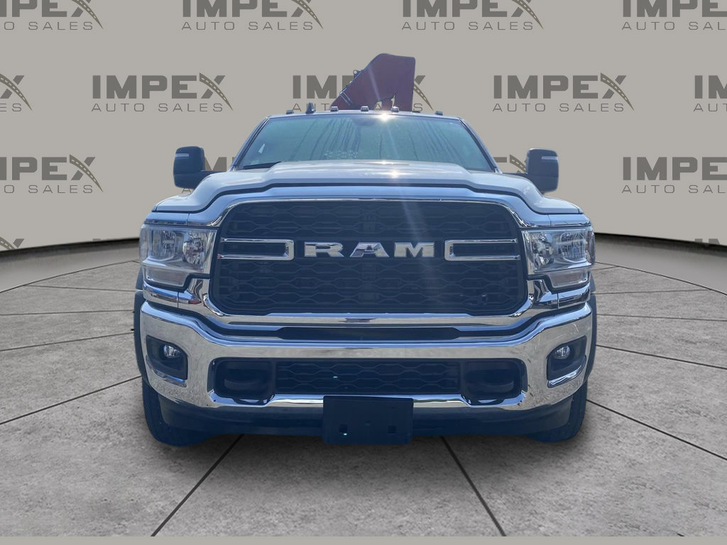 Used 2024 RAM 5500 Tradesman w/ Chrome Appearance Group AWD/4WD image 8