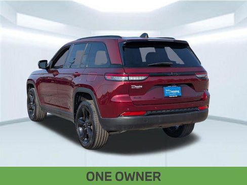 Certified 2025 Jeep Grand Cherokee Limited w/ Black Appearance Package AWD/4WD image 3
