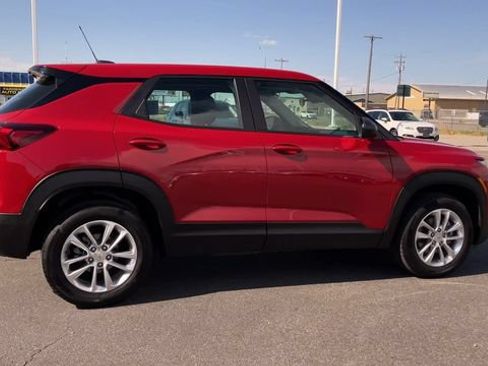 Used 2026 Chevrolet TrailBlazer LS AWD/4WD image 2