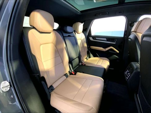 Used 2025 Porsche Cayenne image 23