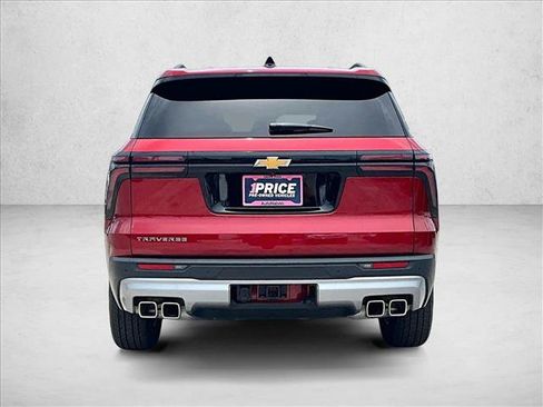 Used 2025 Chevrolet Traverse LT FWD image 4