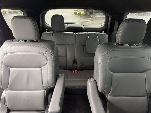 Used 2020 Ford Explorer XLT w/ Comfort Package AWD/4WD image 40