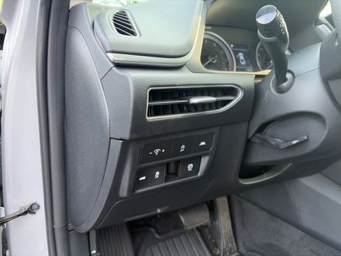 Used 2023 Hyundai Sonata SE FWD image 12