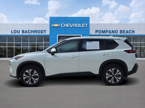 Used 2023 Nissan Rogue SV image 4