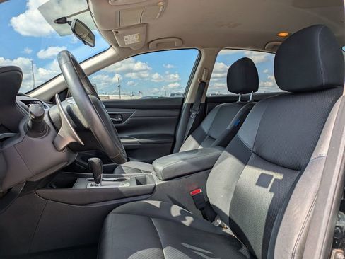 Used 2016 Nissan Altima 2.5 SR w/ LED Appearance Package image 13