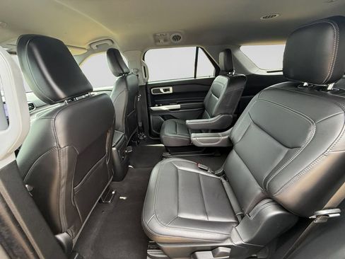 Used 2023 Ford Explorer XLT w/ Equipment Group 202A AWD/4WD image 36