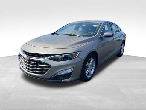 Used 2024 Chevrolet Malibu LT image 3