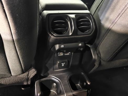 Used 2019 Jeep Wrangler Unlimited Sahara w/ Cold Weather Group AWD/4WD image 25