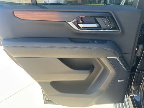 Used 2025 GMC Yukon Denali w/ Denali Reserve Package AWD/4WD image 30