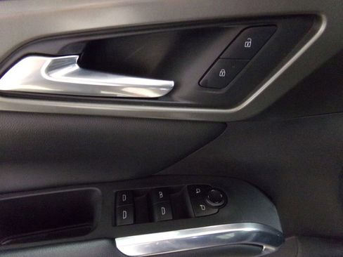 Used 2025 Chevrolet Traverse LT image 16