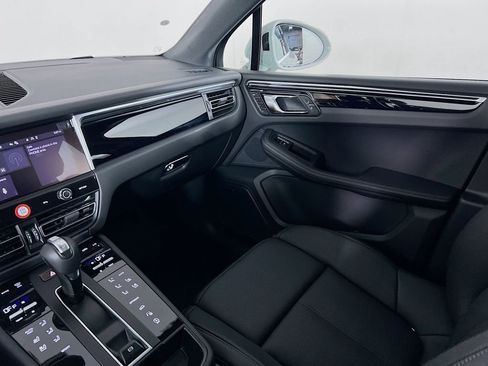 New 2026 Porsche Macan image 26