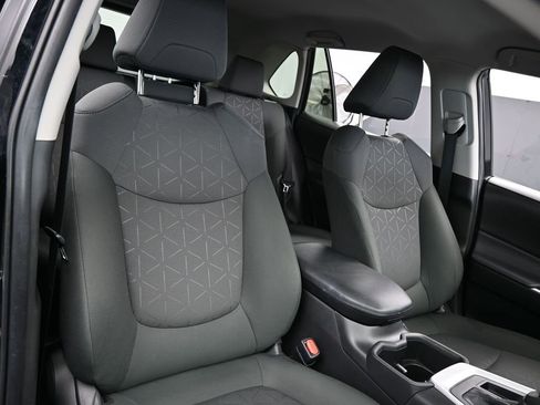 Used 2024 Toyota RAV4 XLE image 43