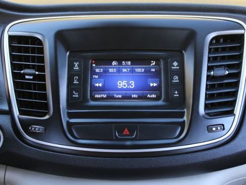 Used 2015 Chrysler 200 Limited FWD image 15
