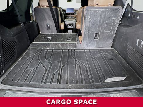 Used 2024 Chevrolet Suburban High Country w/ Advanced Technology Package image 27