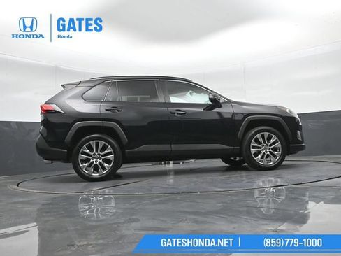 Used 2019 Toyota RAV4 XLE Premium w/ Cold Weather Package AWD/4WD image 38