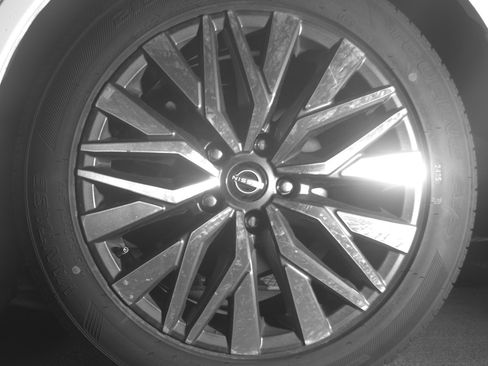 Used 2025 Nissan Altima 2.5 SV FWD image 14