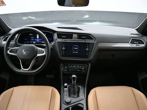Used 2022 Volkswagen Tiguan SE image 10