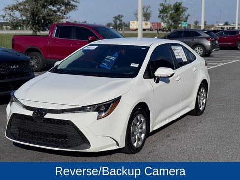 Used 2020 Toyota Corolla LE FWD image 3