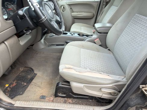 Used 2005 Jeep Liberty Sport image 15