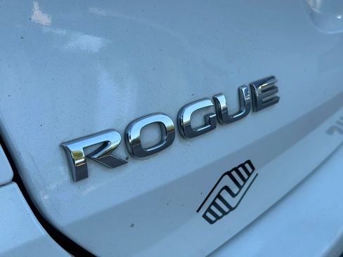 Used 2017 Nissan Rogue SV AWD/4WD image 49