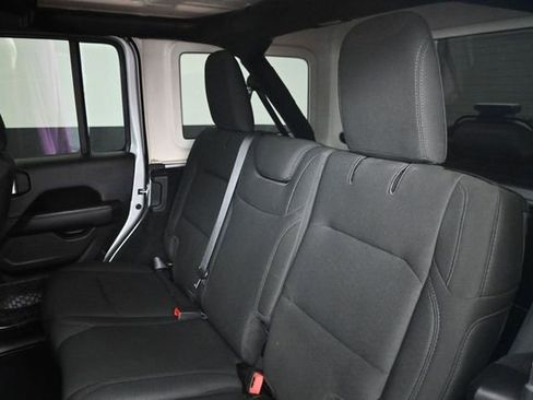 Used 2022 Jeep Wrangler Unlimited Sahara AWD/4WD image 25