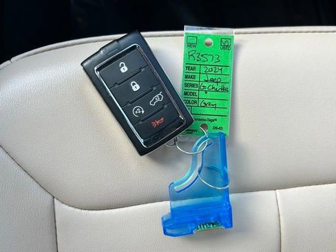 Used 2024 Jeep Grand Cherokee Limited image 25