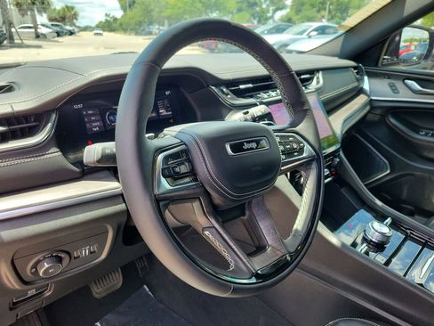 Used 2025 Jeep Grand Cherokee Overland w/ Adv Protech Group III AWD/4WD image 17