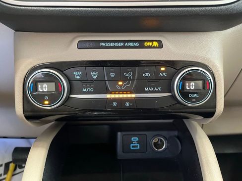 Used 2021 Ford Escape SE image 15