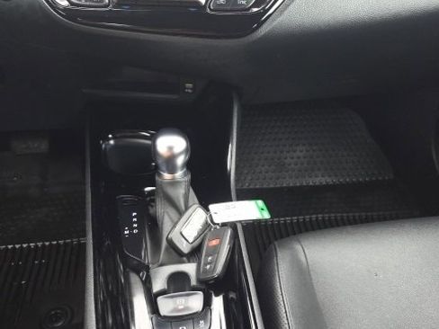 Used 2022 Toyota C-HR Limited image 19