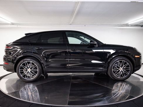 Certified 2024 Porsche Cayenne Coupe AWD/4WD image 7