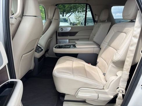 Used 2020 Lincoln Navigator L Reserve w/ Equipment Group 208A Reserve AWD/4WD image 18