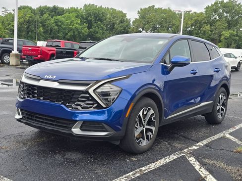 Used 2025 Kia Sportage EX FWD image 3