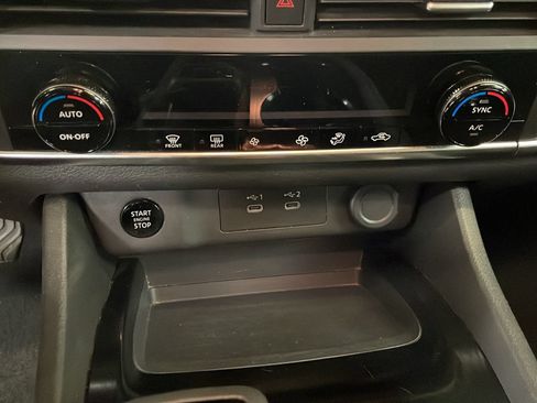 Used 2025 Nissan Rogue SV AWD/4WD image 21