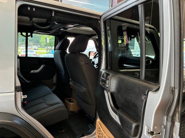 Used 2013 Jeep Wrangler Unlimited Sahara w/ Connectivity Group AWD/4WD image 38
