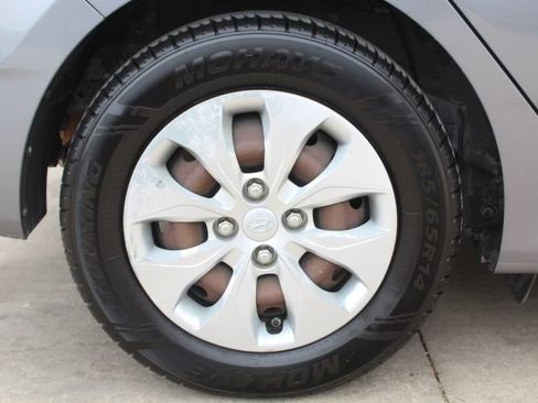 Used 2016 Hyundai Accent SE image 9