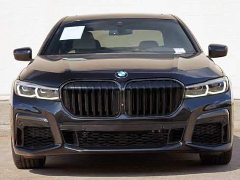 Used 2021 BMW 740i w/ M Sport Package RWD image 7