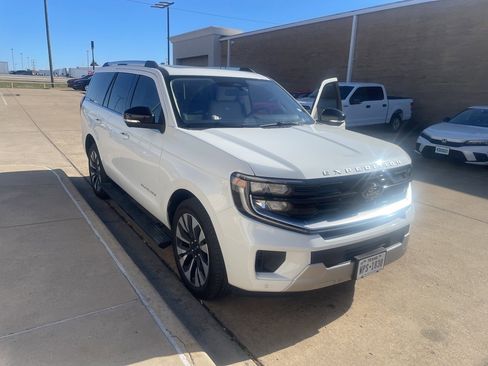 Used 2025 Ford Expedition Platinum w/ Driver's Package image 4