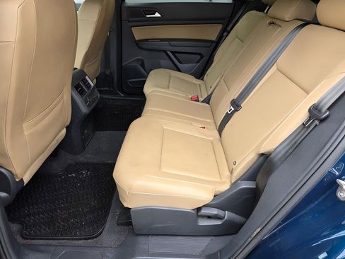 Used 2020 Volkswagen Atlas Cross Sport SE w/ Panoramic Sunroof Package image 16