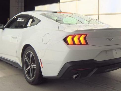 Used 2025 Ford Mustang Premium RWD image 4