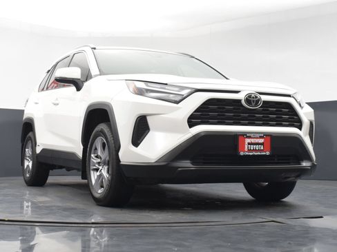 Used 2025 Toyota RAV4 LE AWD/4WD image 28
