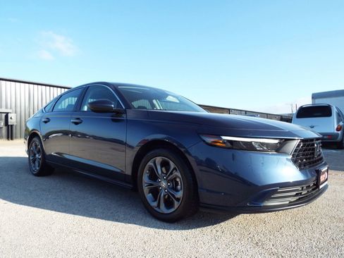 Used 2023 Honda Accord EX image 3