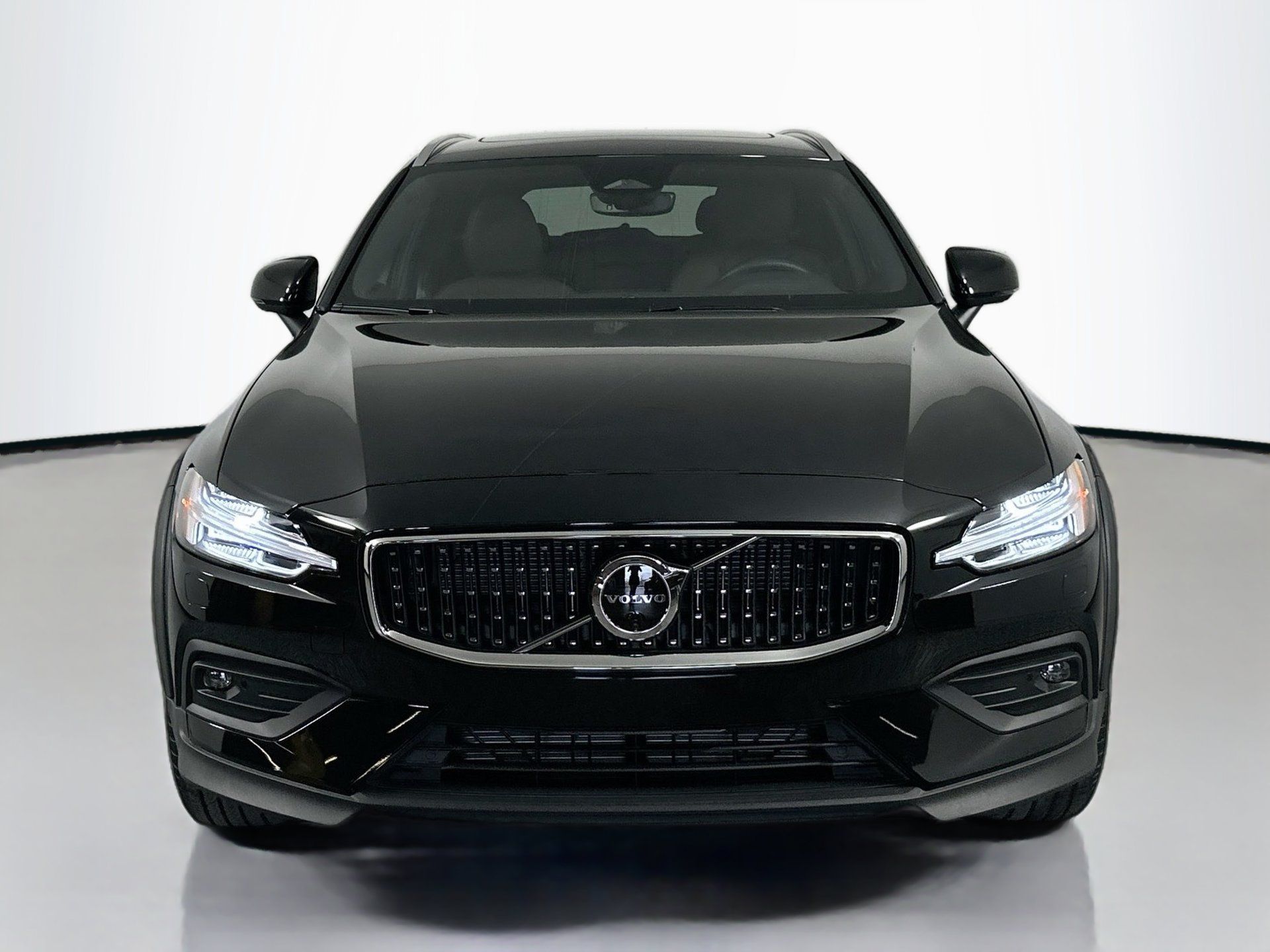 New 2026 Volvo V60 B5 Cross Country Plus w/ Protection Package Premier AWD/4WD image 2