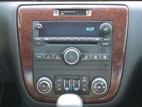 Used 2011 Chevrolet Impala LT w/ Luxury Edition Package FWD image 20