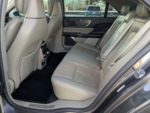 Used 2018 Lincoln Continental Reserve image 21