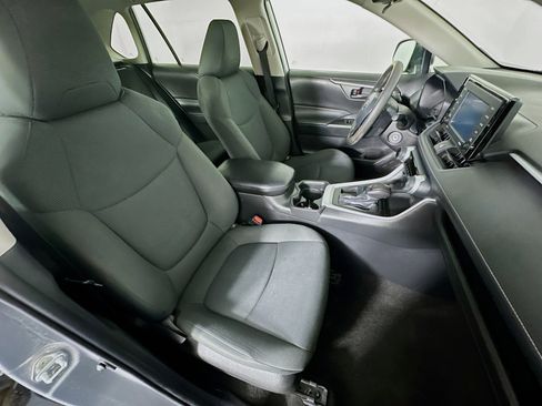 Used 2021 Toyota RAV4 LE image 29