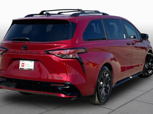 Used 2026 Toyota Sienna XSE FWD image 13