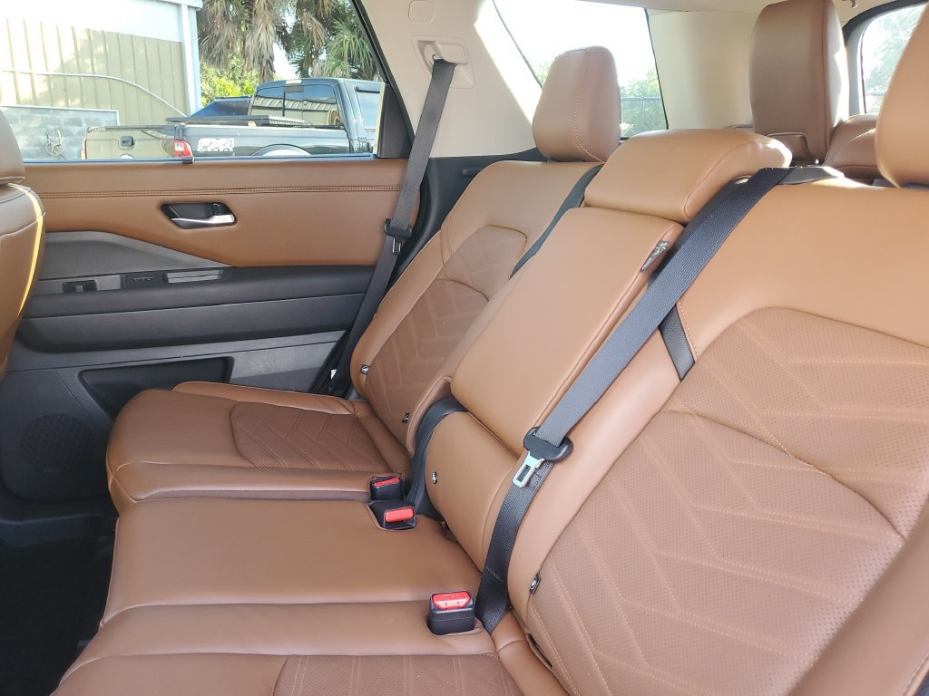 Used 2025 Nissan Pathfinder Platinum w/ Cargo Package FWD image 17