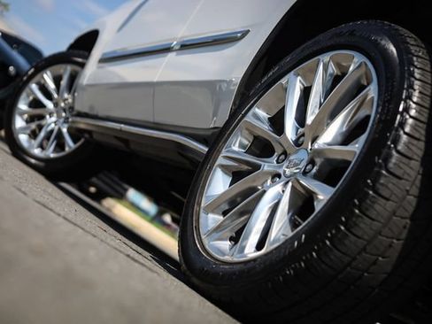 Used 2017 Cadillac Escalade Luxury AWD/4WD image 21