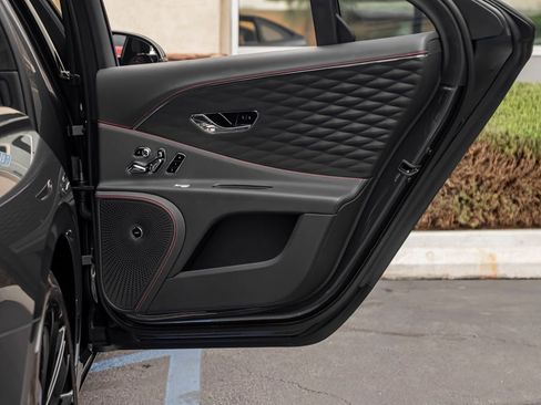 Certified 2023 Bentley Flying Spur W12 image 30