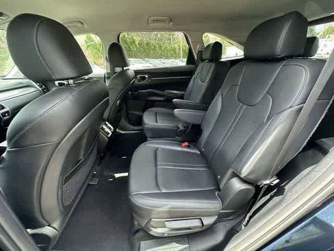 Used 2023 Kia Sorento EX AWD/4WD image 19